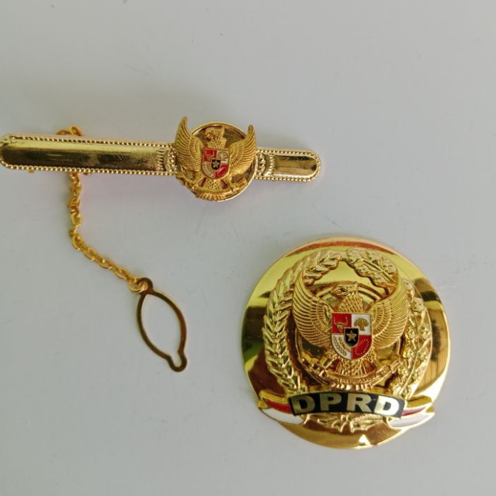 PIN DPRD PREMIUM+JEPITAN DASI/PIN DPRD LAPIS EMAS+JEPITAN DASI
