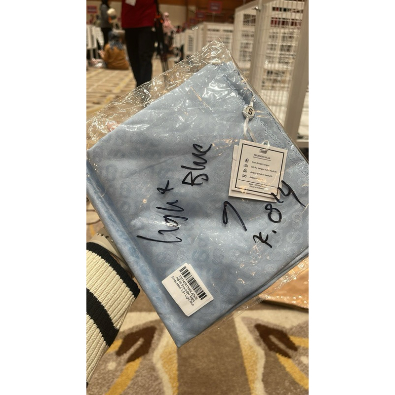 BUTTONSCARVES TAPIS AS-IS ORI