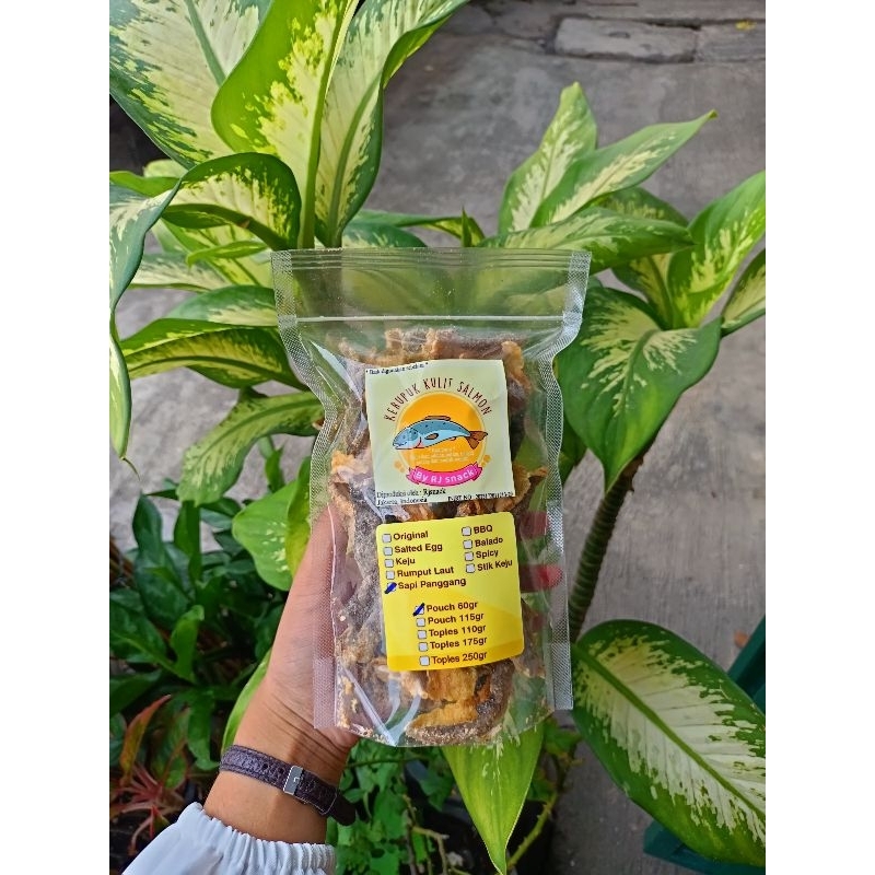 

Kerupuk Kulit Ikan Salmon Kemasan Pouch 60gr Rasa Sapi Panggang