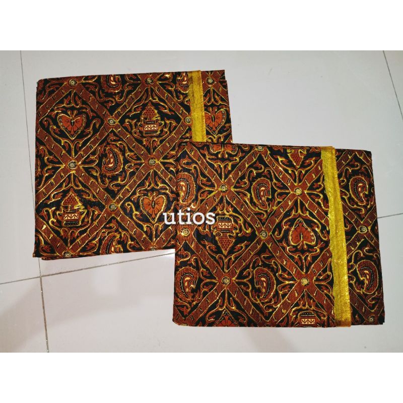 JARIK PRADA SEPASANG LUHUR HITAM