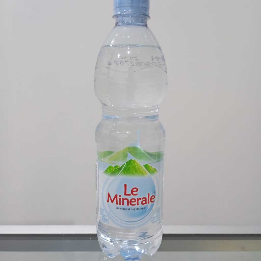 

LE MINERALE AIR MINERAL PEGUNUNGAN BOTOL 600 ML