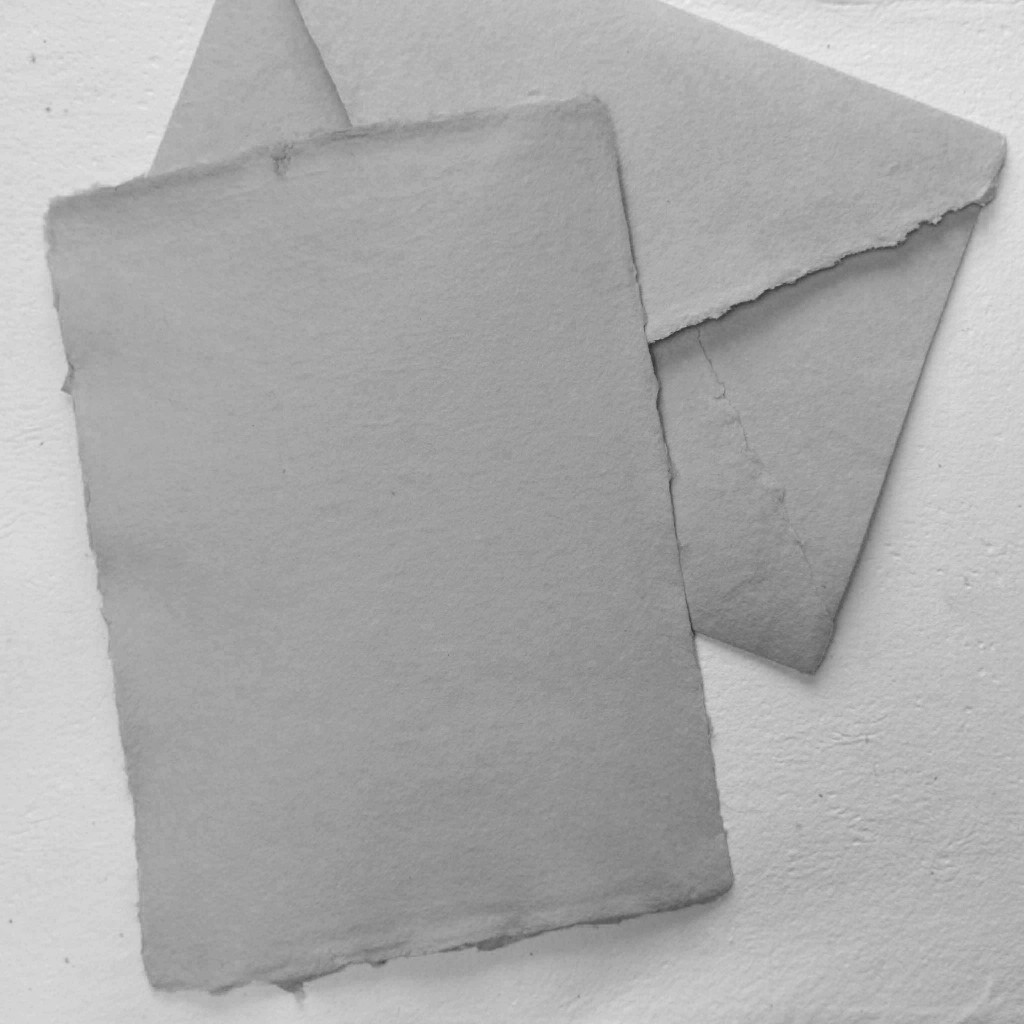 

Kertas Daur Ulang A5 Warna Abu-abu Bluish Grey – Handmade & Ramah Lingkungan