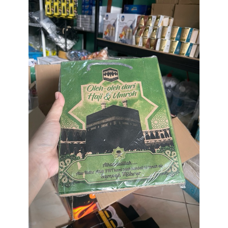 

papper bag hijau / oleh oleh haji umroh