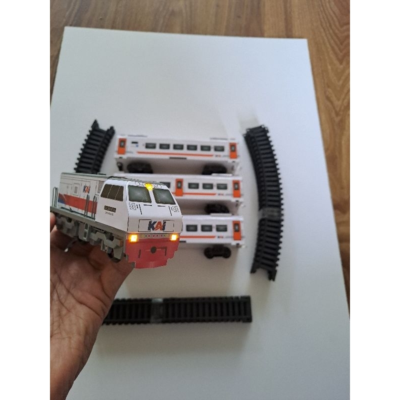 Mainan Kereta Api Indonesia Paket CC 203