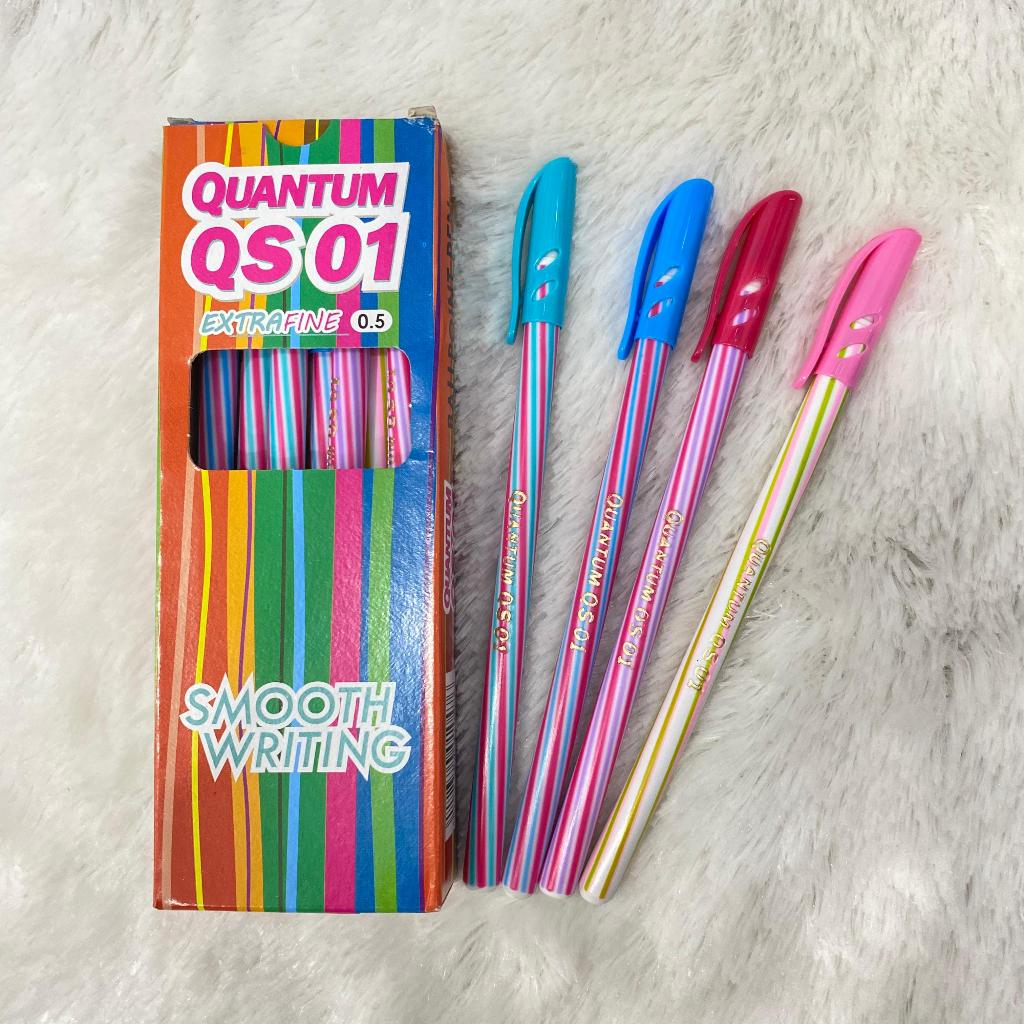 

Pulpen merk QUANTUM type QS 01 Smooth Writing ukuran 0.5mm 1 box isi 12 pcs