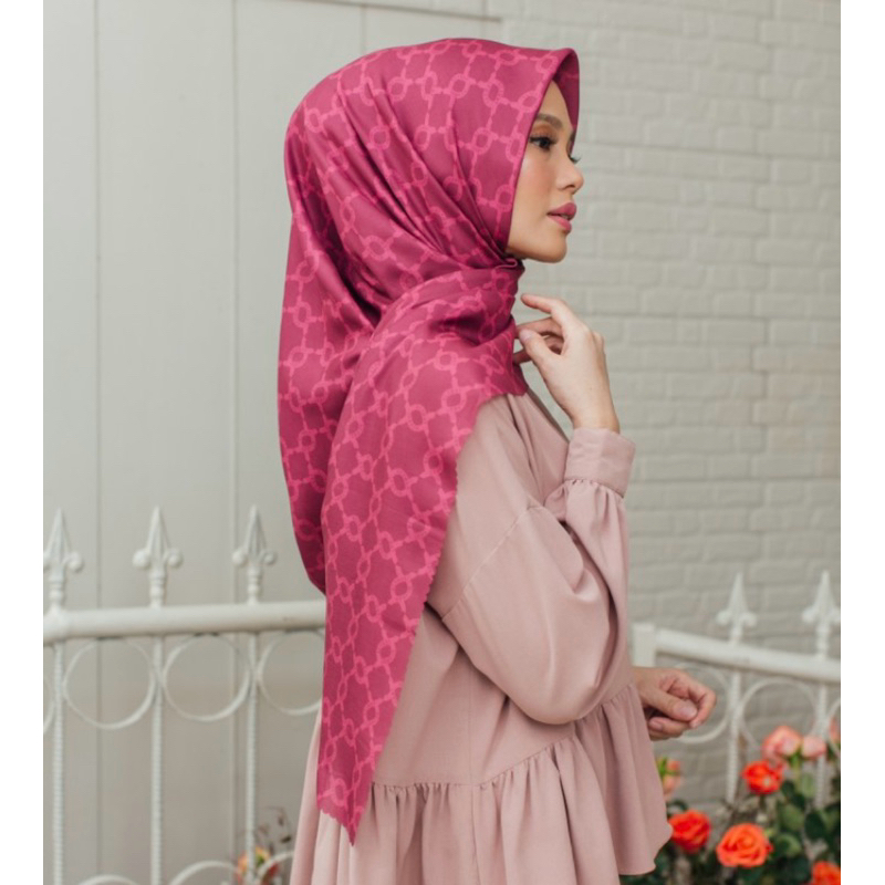 Amara scarf Wearing Klamby