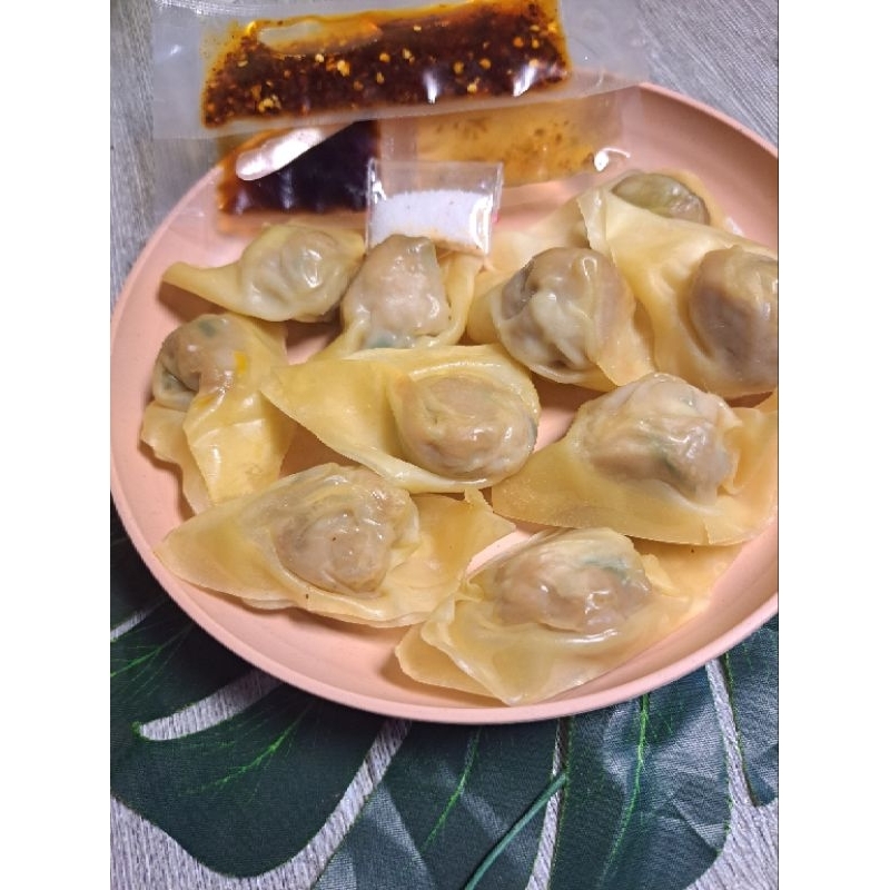 

Pangsit rebus ayam Chili Oil Pangsit Goreng , wonton ayam isi 10