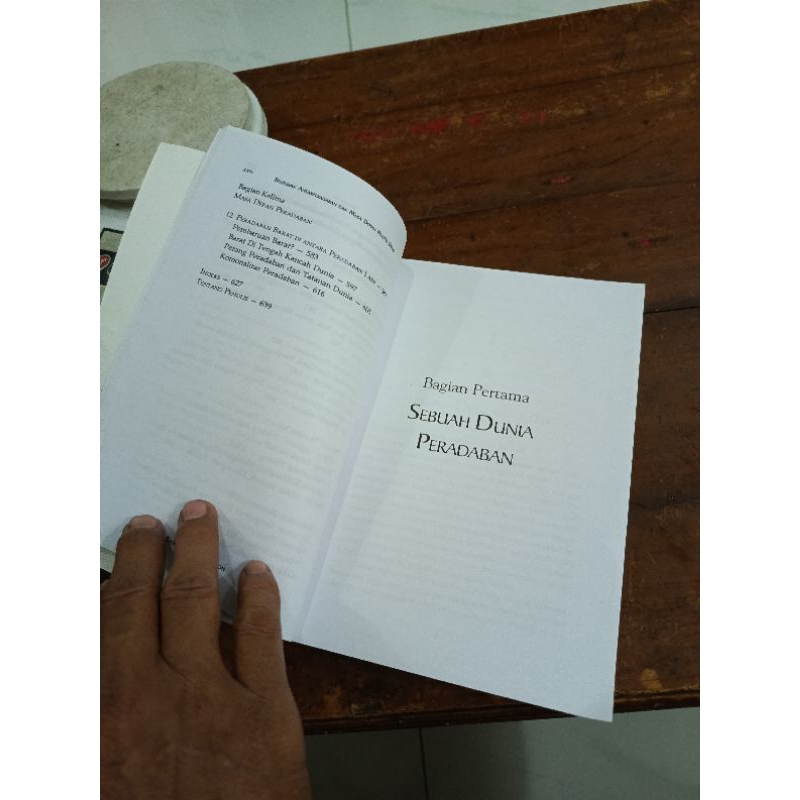 BENTURAN ANTARPERADABAN DAN MASA DEPAN POLITIK DUNIA-SAMUEL P HUNTINGTON-G3