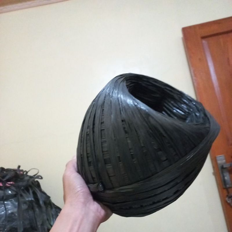 

Rafia murah kiloan hitam pekat asli Indonesia