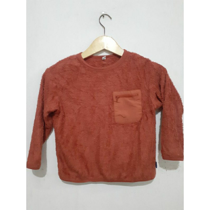 Sweater brand Uniqlo