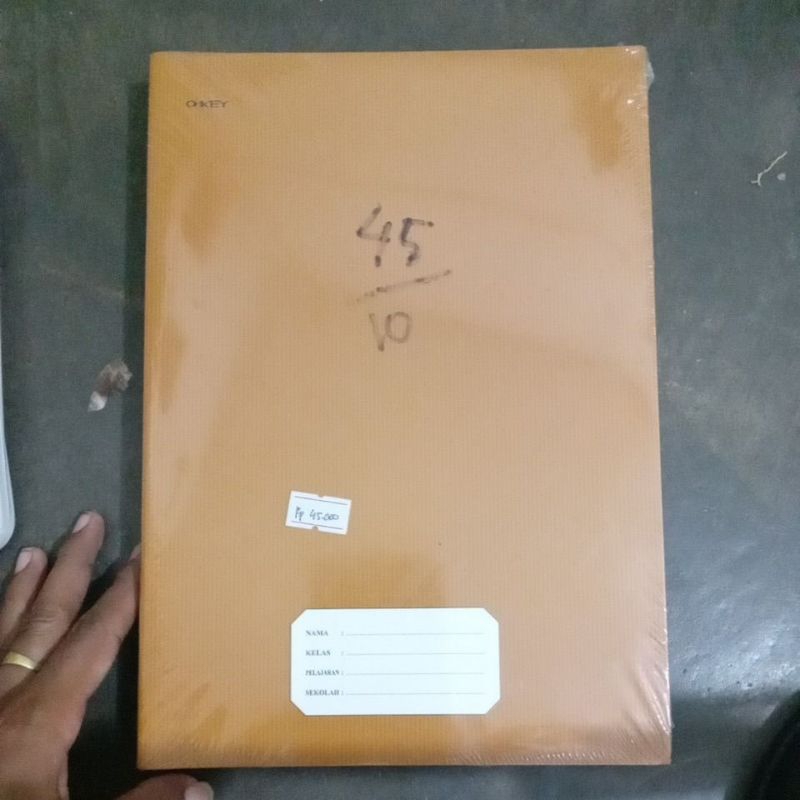

buku okey Campus isi 70 lbr ukuran panjang 18x25cm