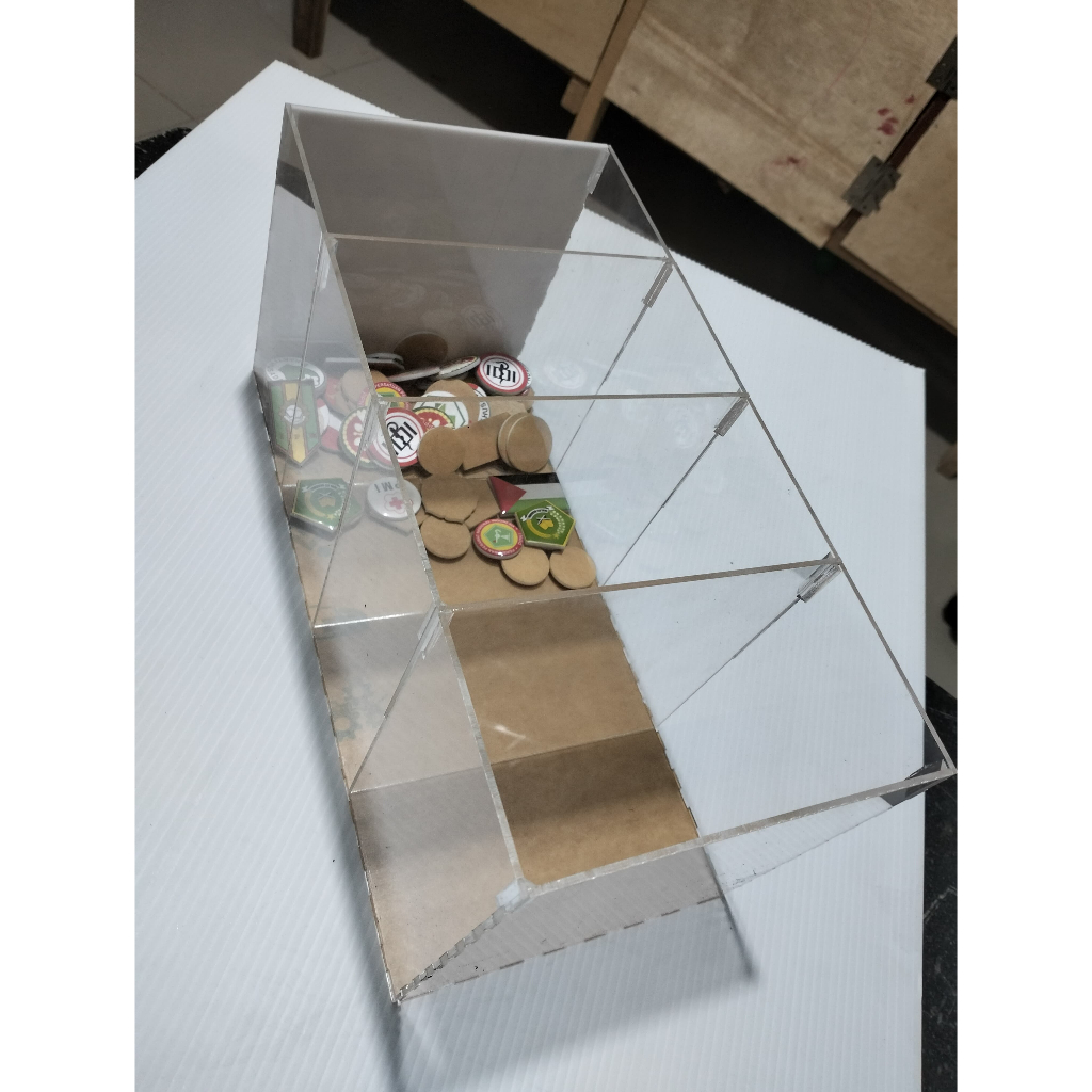 Kotak sekat akrilik serbaguna 4 sekat