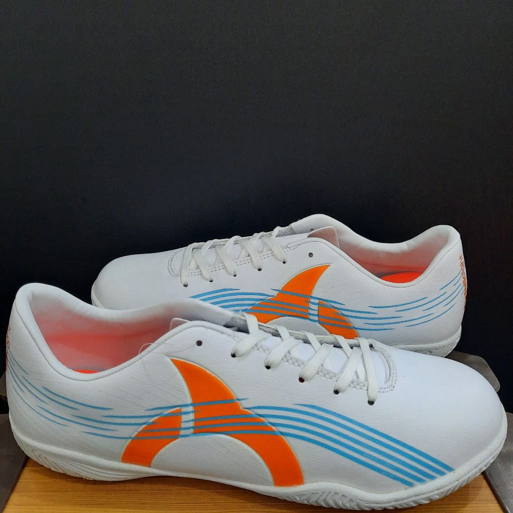 ORTUSEIGHT HORIZON IN SEPATU FUTSAL
