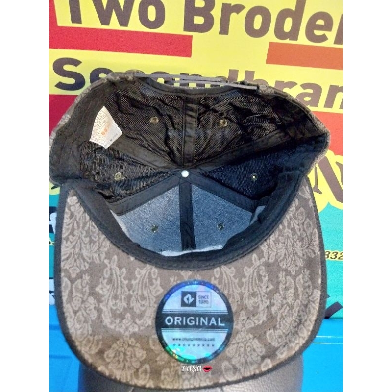 Topi Snapback motif camo