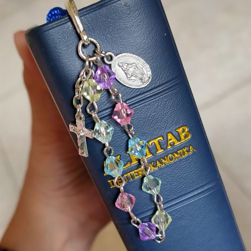 

pembatas buku/pembatas alkitab/manik rosario