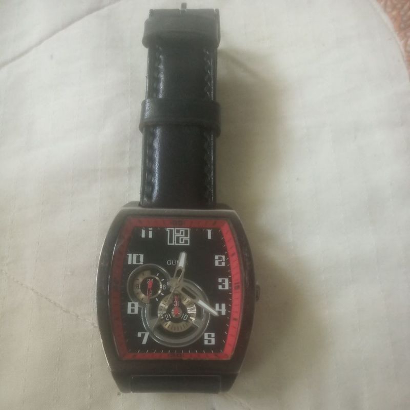 Jam tangan pria second Guess