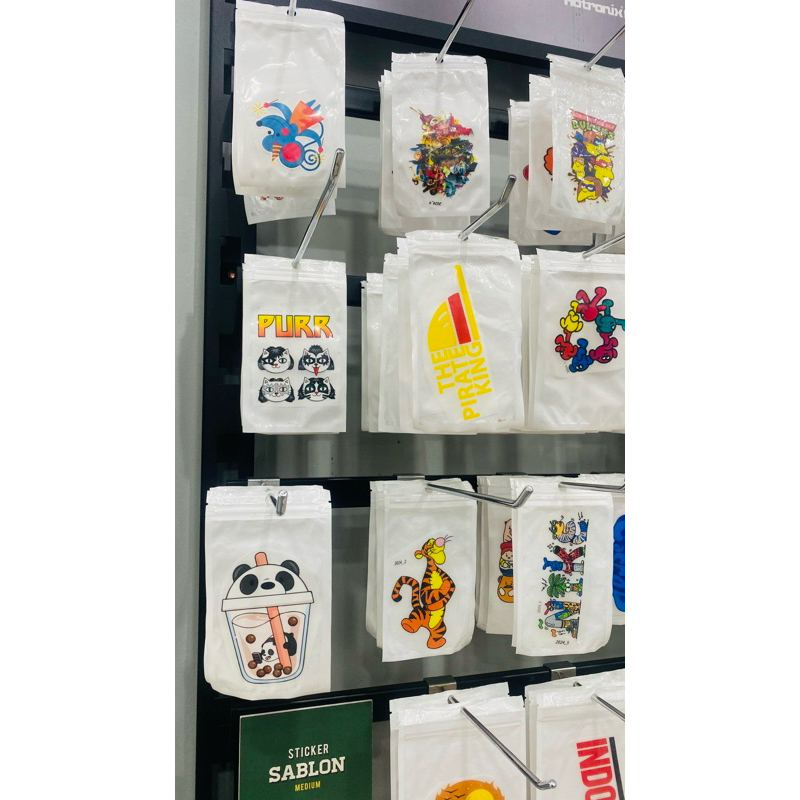 

Sablon DTF Sticker DTF ukuran lebar 6,7cm aneka karakter