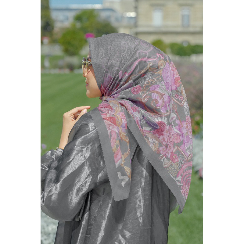 Buttonscarves Alice in the Wonderland