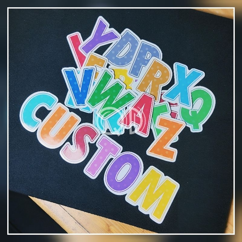 

stiker custom huruf besar glossy bisa pilih huruf untuk belajar anak cute warna warni