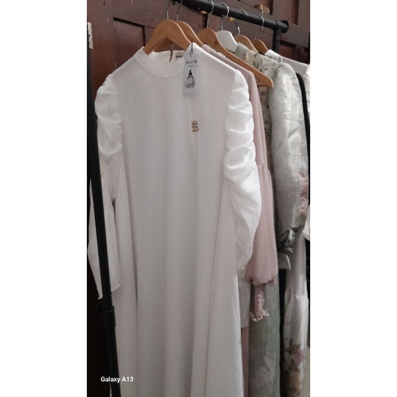 Dress SS lengan kerut putih + hijab