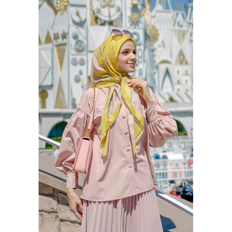 The Dream Park Buttonscarves SATIN