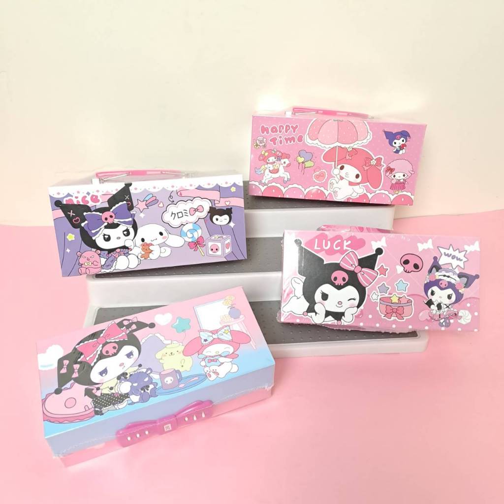 

Kotak Pensil Case 3 Tingkat Koper Karton dengan Kunci Pin Sanrio Kuromi Melody Cinnamoroll Lucu Aesthetic