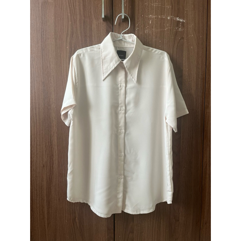 Ecinos Home Shirt Oat (tagged)