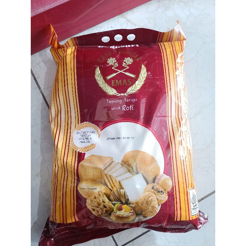 

[ 5 KG ] Terigu Cakra Kembar Emas Bogasari 5kg / Tepung Bogasari Cakra Kembar 5kg