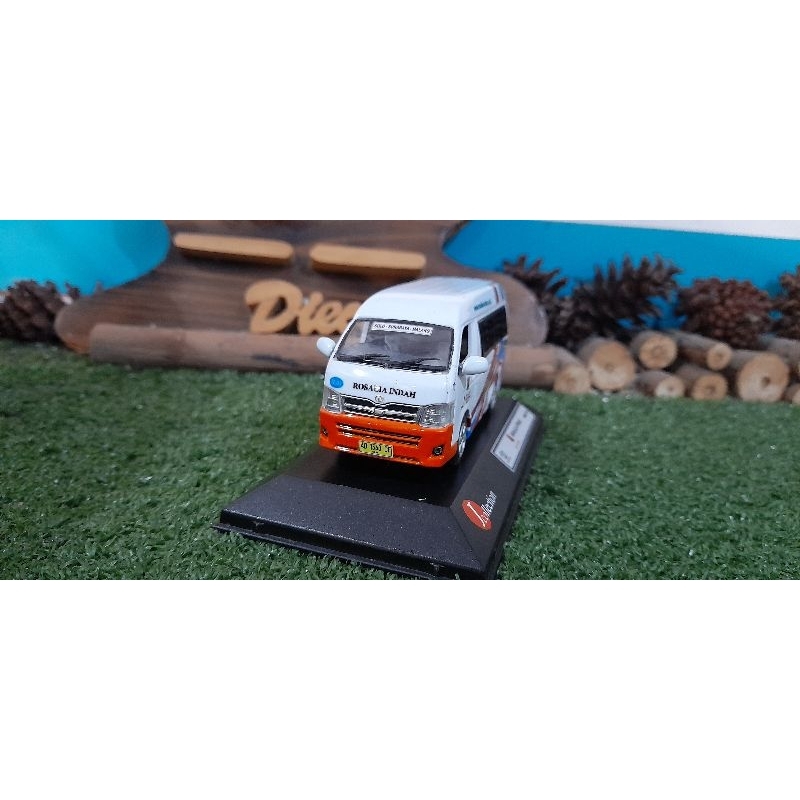 Diecast Miniatur Toyota Hiace Rosalia skala 1:43