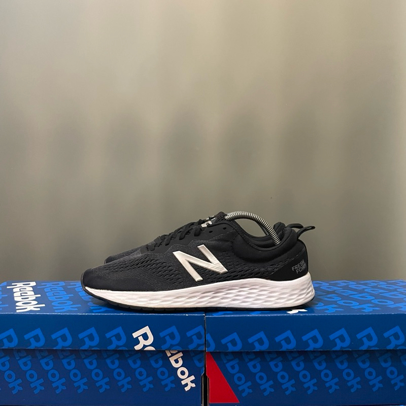 43 - Sepatu New Balance NB Bekas Second New Balance NB Arishi v3 Black White Bekas Second