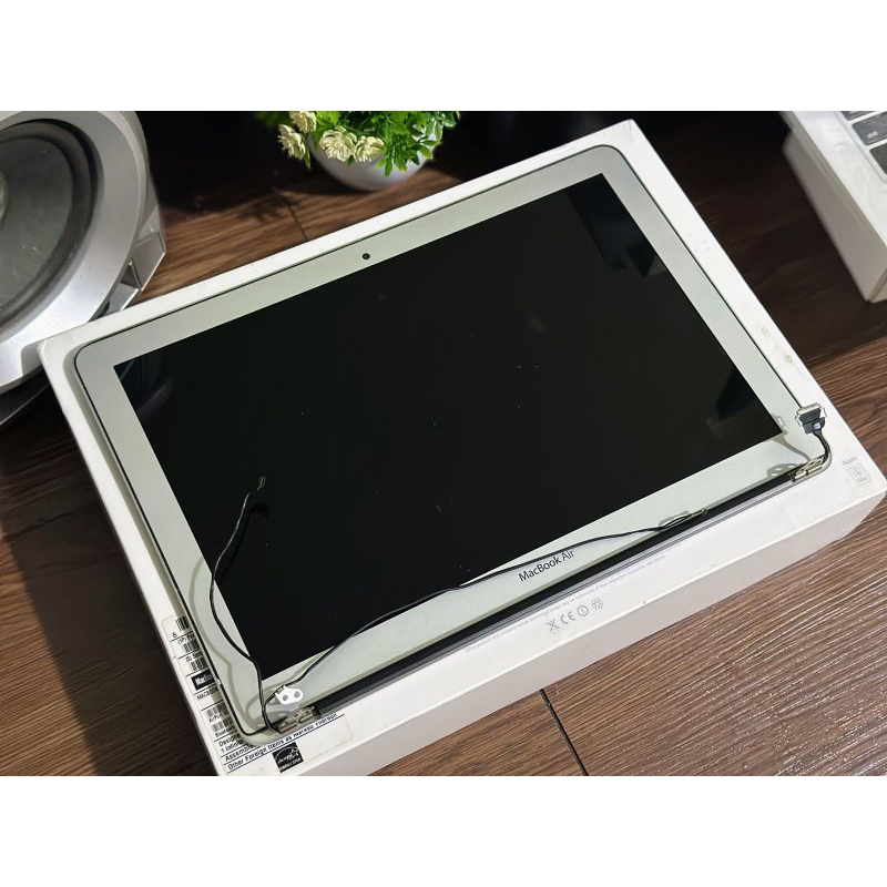 LCD Original copotan macbook air 13-inch 2017,2015,2014,2013 kondisi mulus