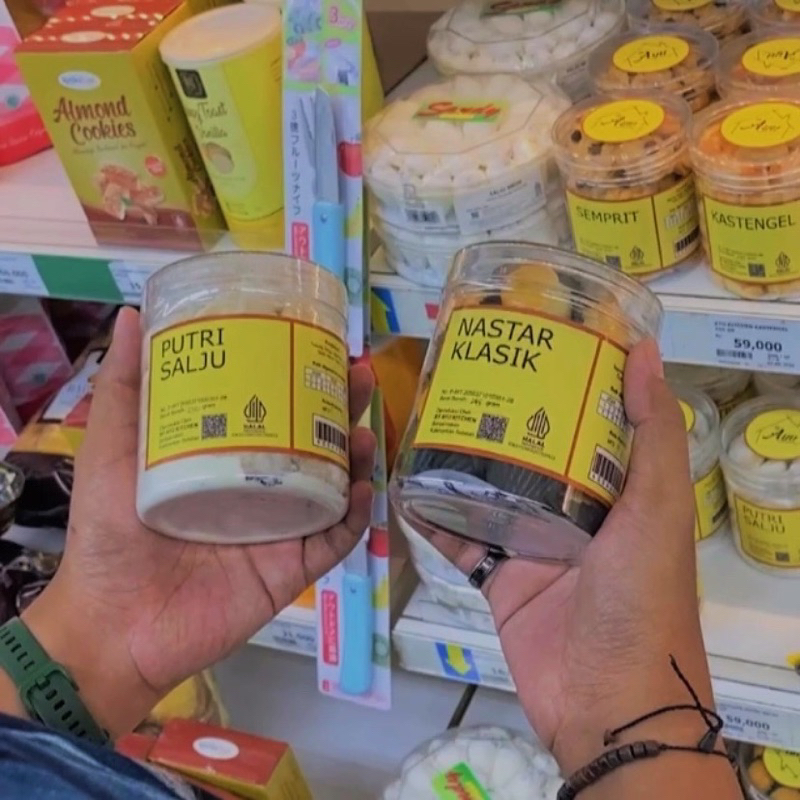 

Putri Salju Toples Tabung