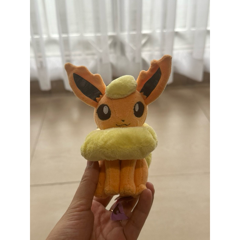 boneka pokemon flareon