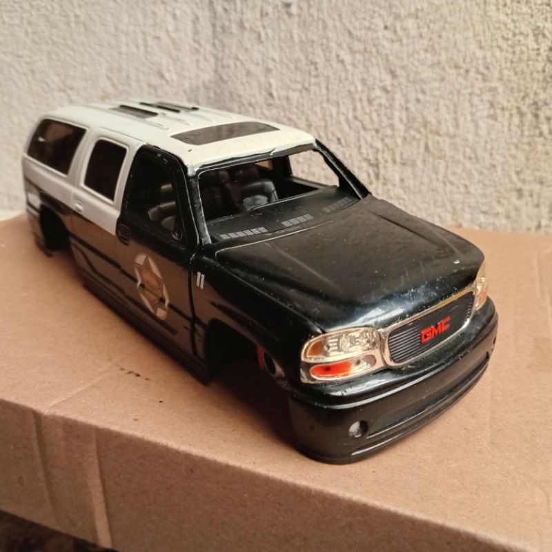 (junk) jada 1:24 dmc state trooper ( body only)