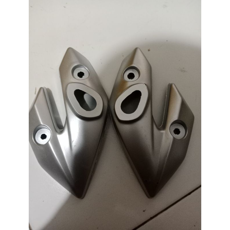 Kupingan lampu depan vixion old original