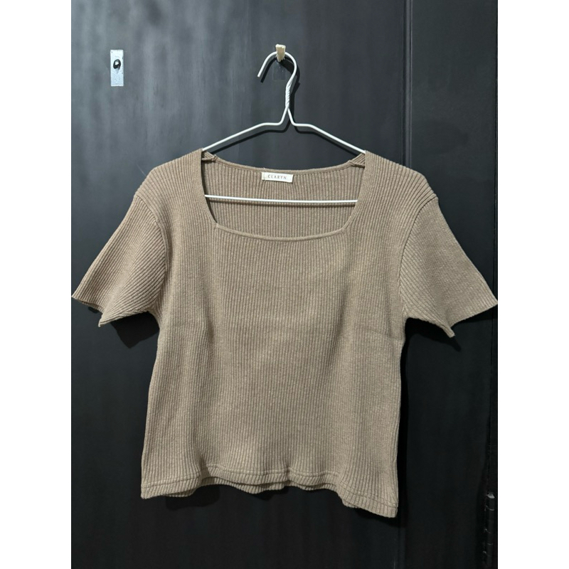 

Baju Atasa Wanita Claryn