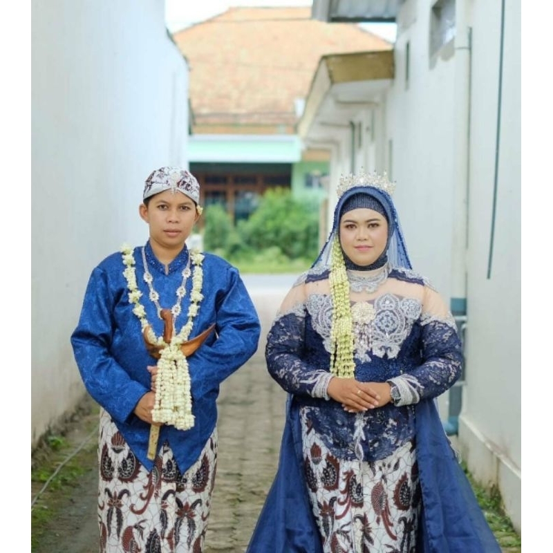 Kebaya wisuda/ kebaya bekas pakai/ kebaya modern/ kebaya preloved