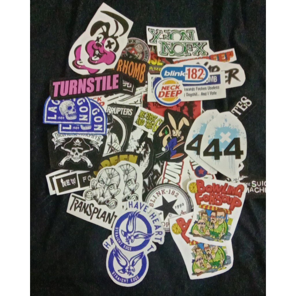 

STICKER KISSCUT VERSI BAND PUNK SATUAN UKURAN 8 - 10 CM BAHAN KUAT TAHAN LAMA