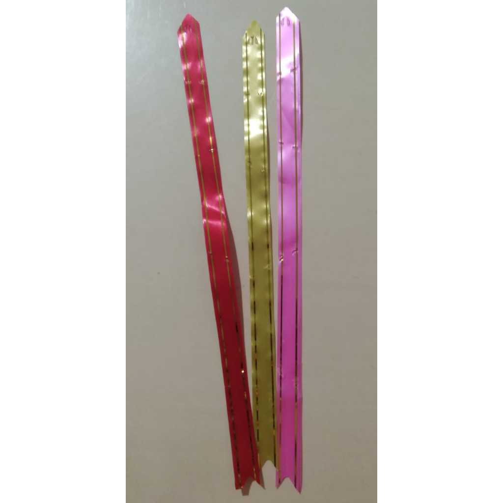 

Pita Tarik Lis Emas Ukuran Sedang (18mm) Hiasan Parcel Souvenir Pull Flower Ribbon Gold