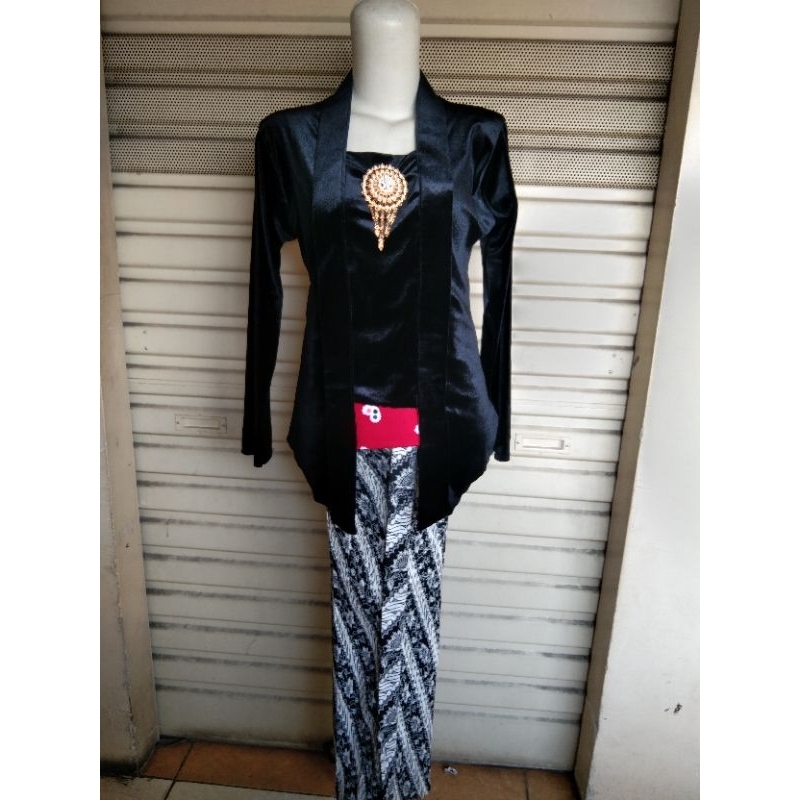 Kebaya bludru dewasa+ jarik plisket