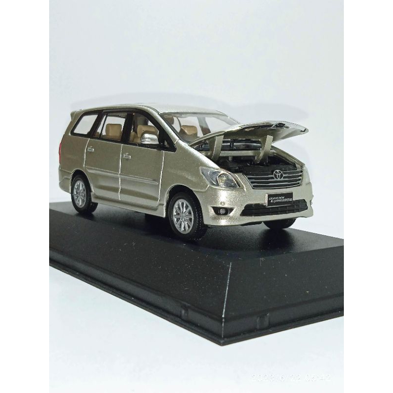 DIECAST SKALA 1/43 AUTO 2000 MINIATUR MOBIL TOYOTA KIJANG INNOVA
