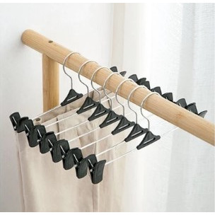 Hanger Baju Gantungan Jepit Besi Kawat Segitiga Hitam Kawat Besi Plastik / GANTUNGAN BAJU LIPAT SERB