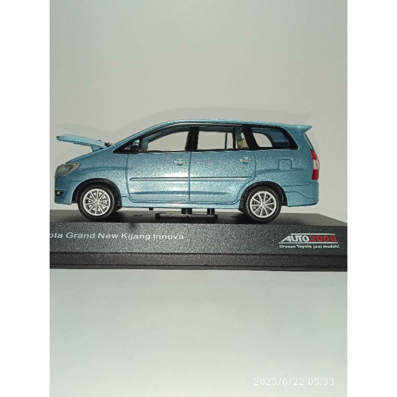 DIECAST SKALA 1/43 AUTO 2000 MINIATUR MOBIL TOYOTA KIJANG INNOVA BLUE