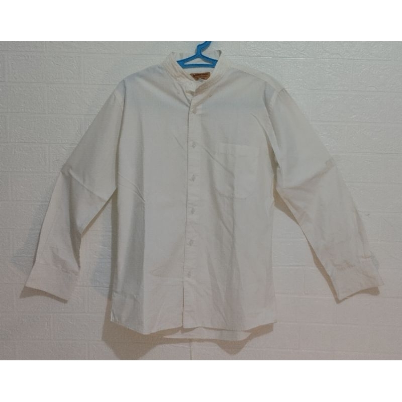 PRELOVED CIMB BY OSCAR LAWALATA ORI KEMEJA CREAM POLOS (Size M) (LD=105cm x T=75cm)