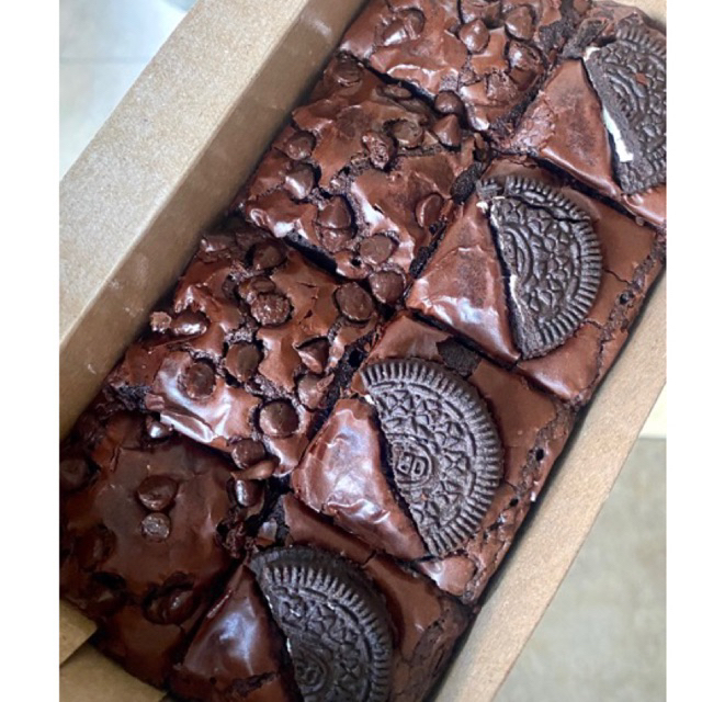 

FUDGY BROWNIES 20x10