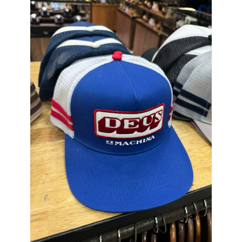 TOPI PRIA DEUS EX MACHINA ORIGINAL