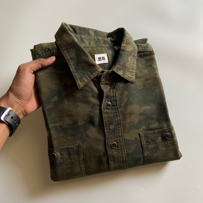 KEMEJA UNIQLO CAMO