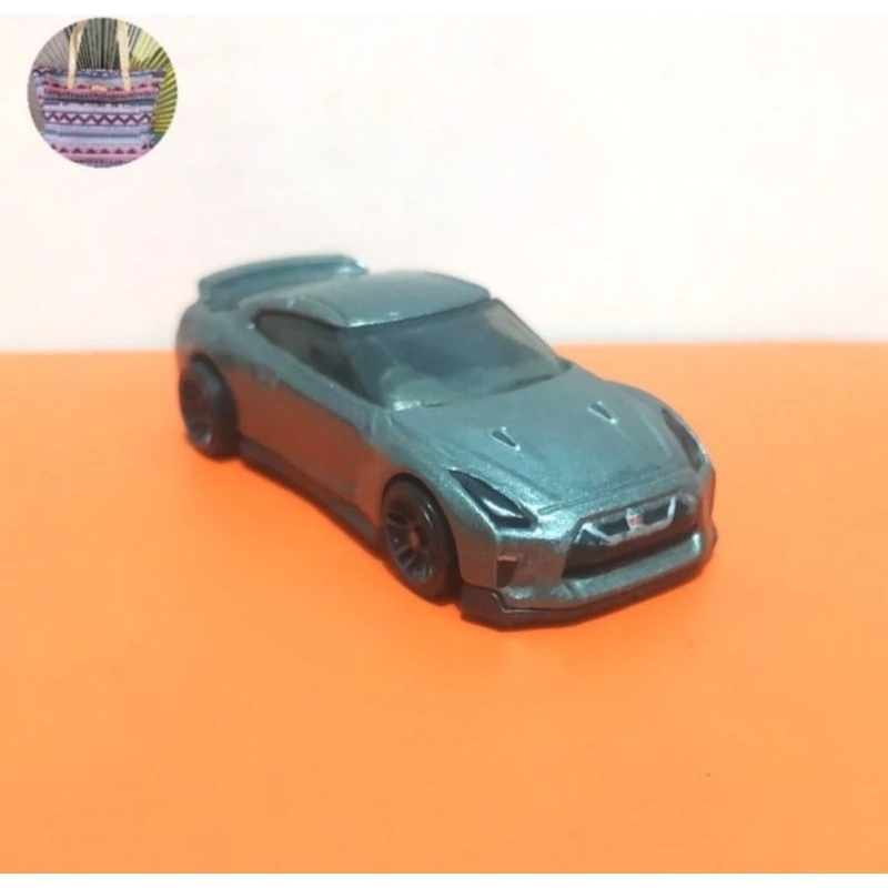 Hot Wheels 17 Nissan GTR R35 Loose Grey abu