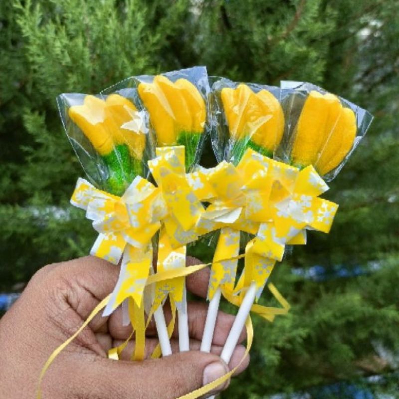 

PERMEN LOLIPOP BENTUK PISANG SATU PACK ISI 20 PCS