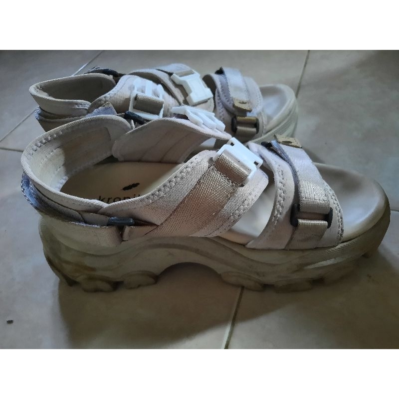 Preloved Sandal Kronikel Projects